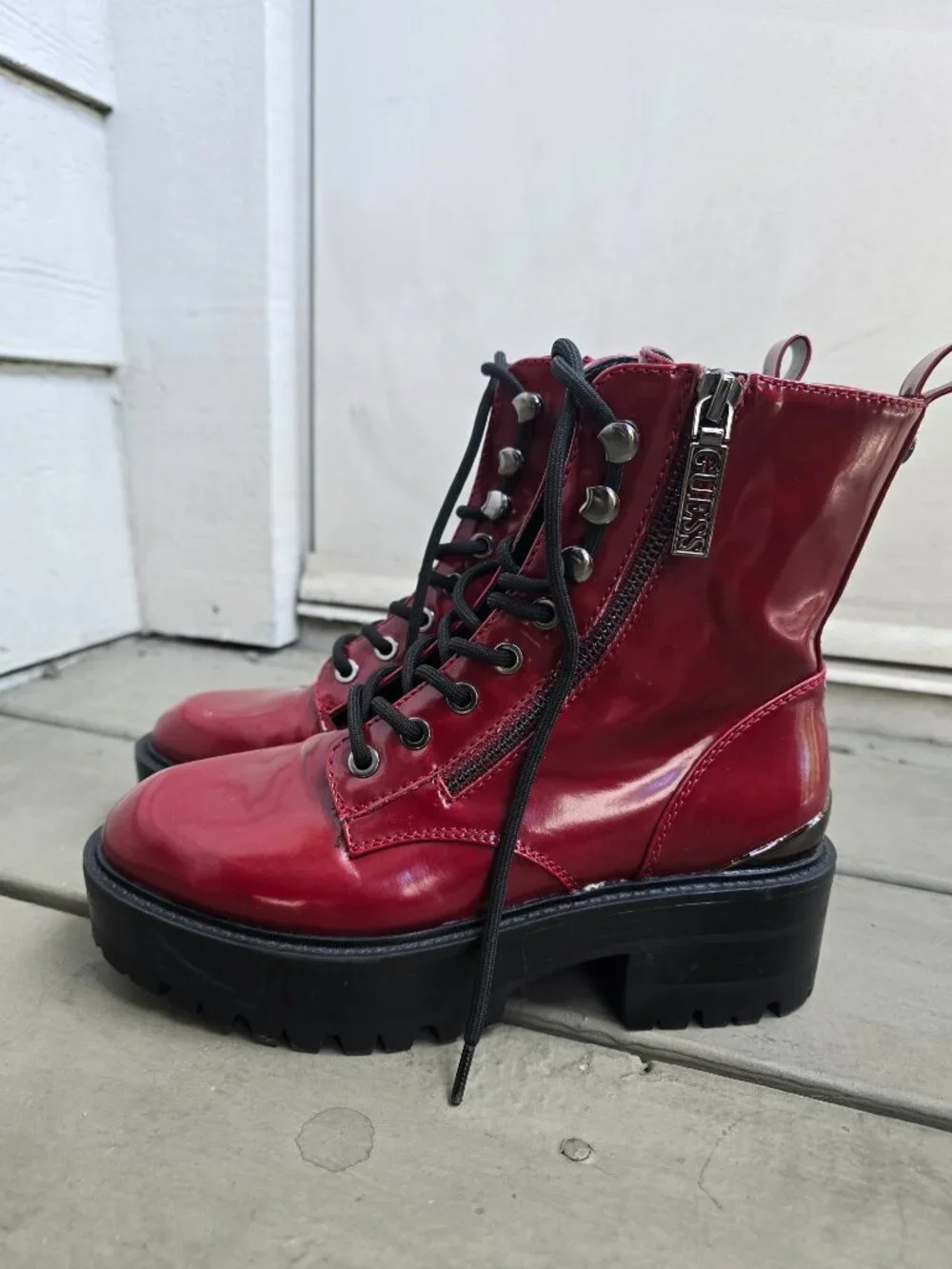 Guess Red faux leather combat boots with a 7-inch shaft - Picture 2 of 9